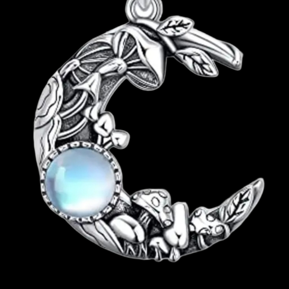 🦋 Silver Moon Pendant Necklace